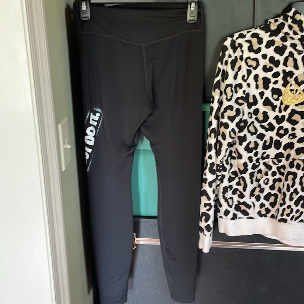 Nike Set - Picture 2 of 4